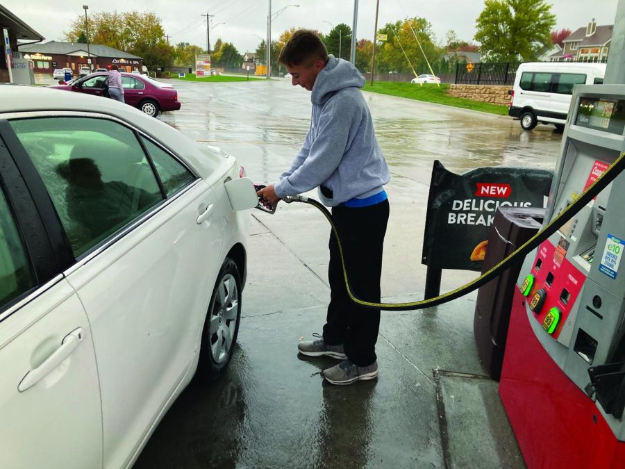 Senior Travis Cloyd fills his Toyota with gas at the Casey’s on Harrison. Photo by Vivian Kaldahl