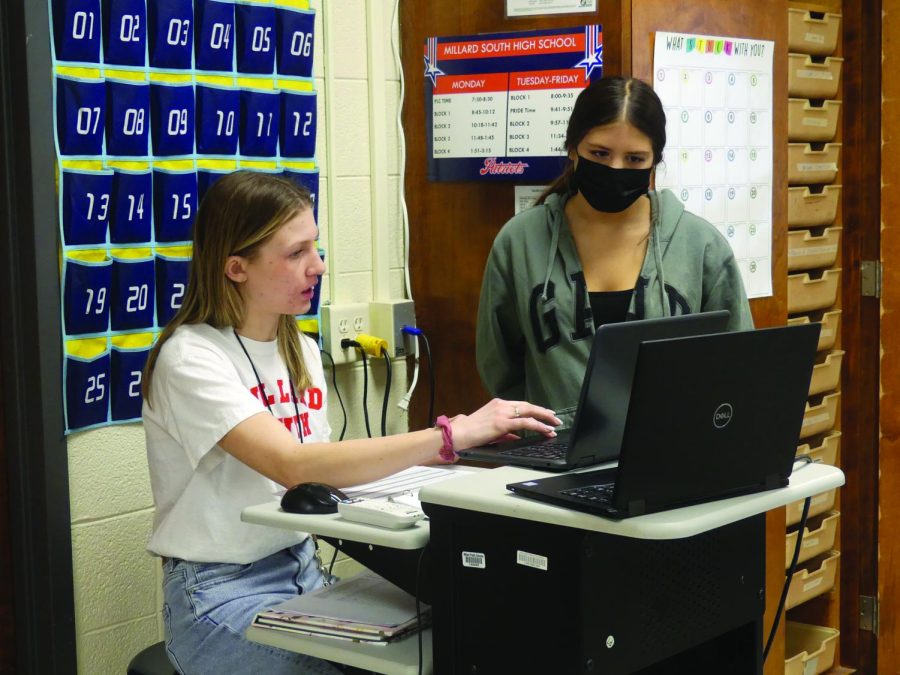 Alexa Luther meets with 
creative design student freshman Ava Mejia about her individual design project. Luther is student teaching in the Family and Consumer Science Department and will be a full time teacher next year at Millard South.
-Photo by Vivian Kaldahl