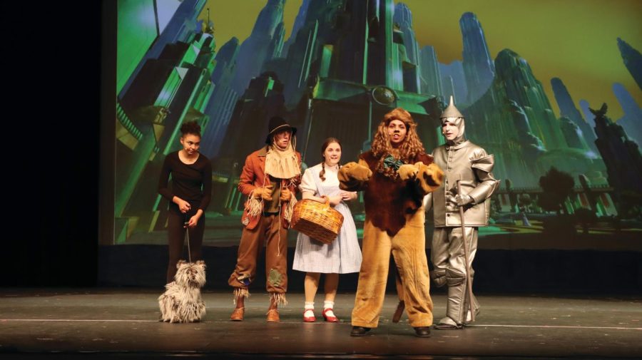 “Wizard of Oz” cast Kyra Fowler (Toto), Aden Williams (Scarecrow),
Katherine Finger (Dorothy), and Matthew Qualseth (Tin Man), surround
Tranq Queral (Lion) as he performs his solo “King of the Forest.”