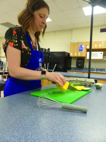 Culinary teacher Emily Murphy demonstrates proper knife
technique by cutting up a yellow pepper and cucumber.