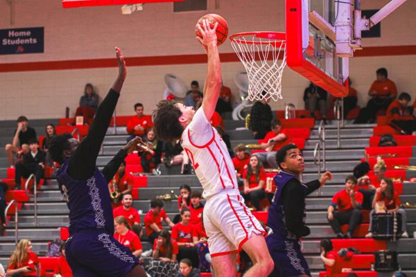 Jett Thomalla goes in for a dunk on an Omaha Central player