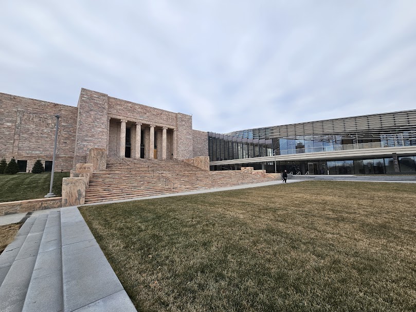 Front of the Joslyn Art Museum building