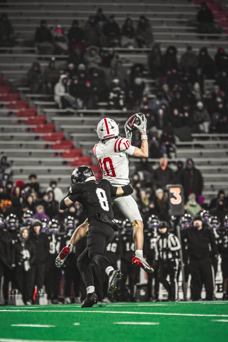 Wide receiver Owen Zech makes an outstanding catch while contested by opposing Papio South defense. 