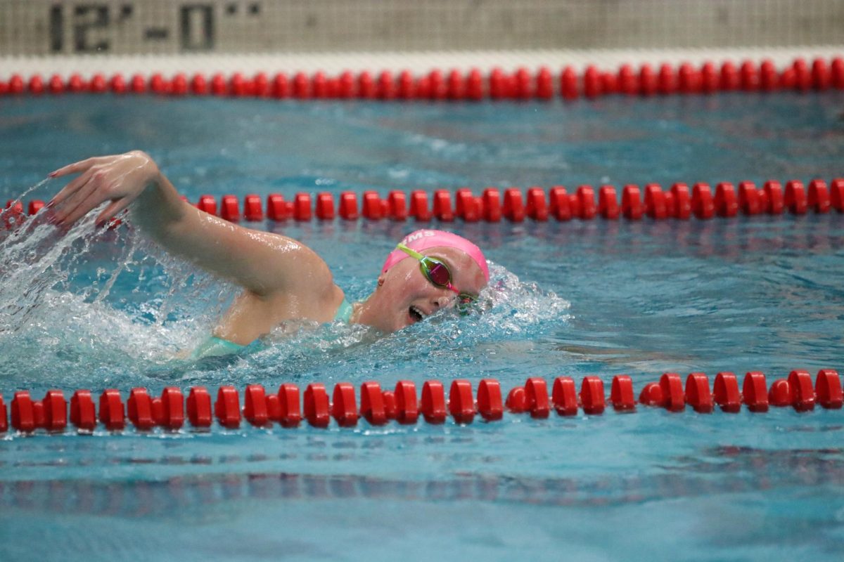 Junior Avery Storms paces herself in the 500 freestyle. 