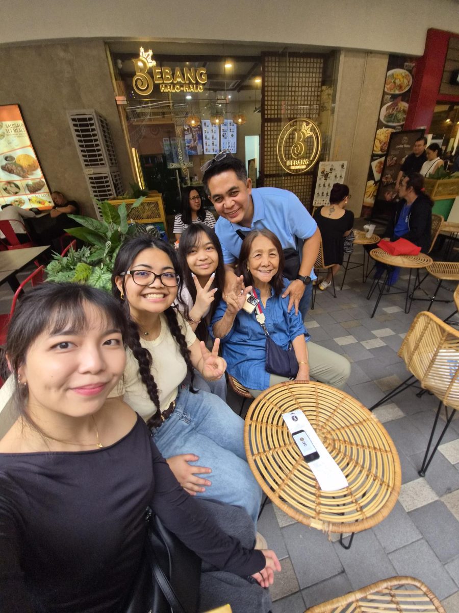 Avery and her extended family at Bebang's. Selfie photo by Yohanni Patdu